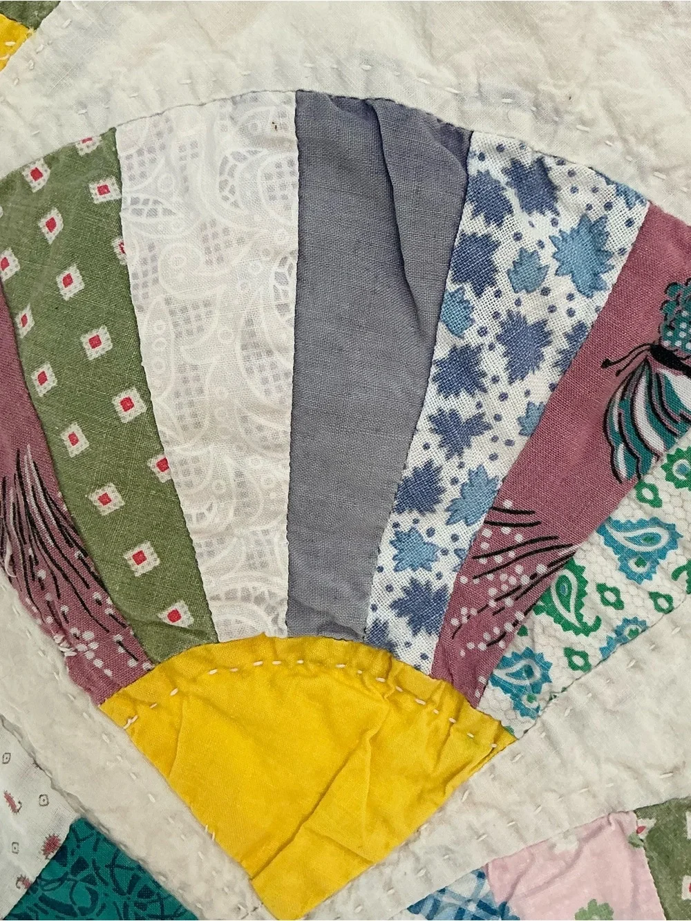Vintage hand stitched 1930s/40s grandmother’s fan quilt 83 x 98 USA made